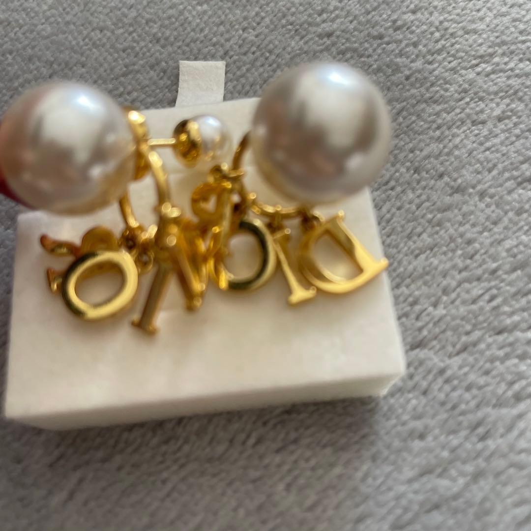 【極美品】DIOR TRIBALES ピアス レジンパール ロゴチャーム
