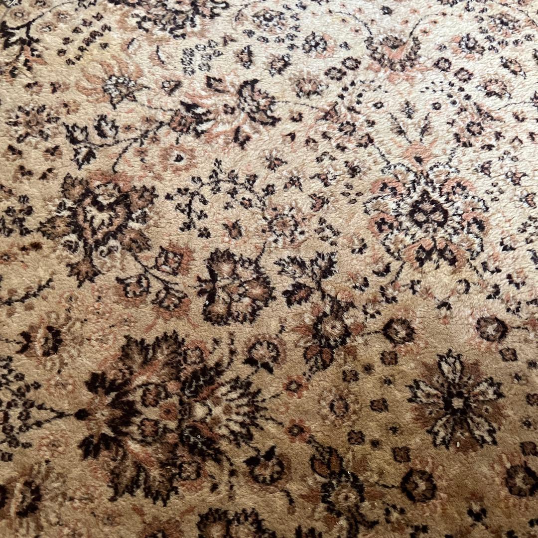 オリエンタル風ベージュ黒花柄ラグ