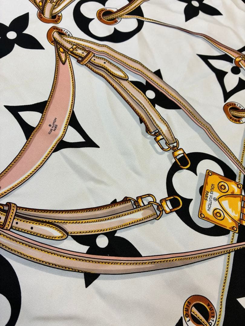 LOUIS VUITTON シルクスカーフ　大判