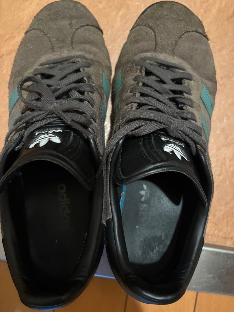 靴 adidas Gazelle \"Pantone/Core Black\"