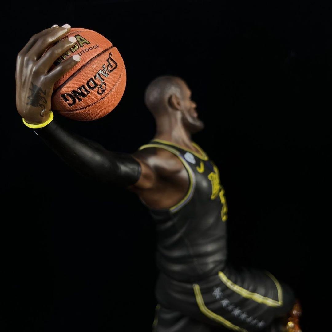 レブロン・ジェームズ　フィギュア　特大サイズ　NBA 40cm