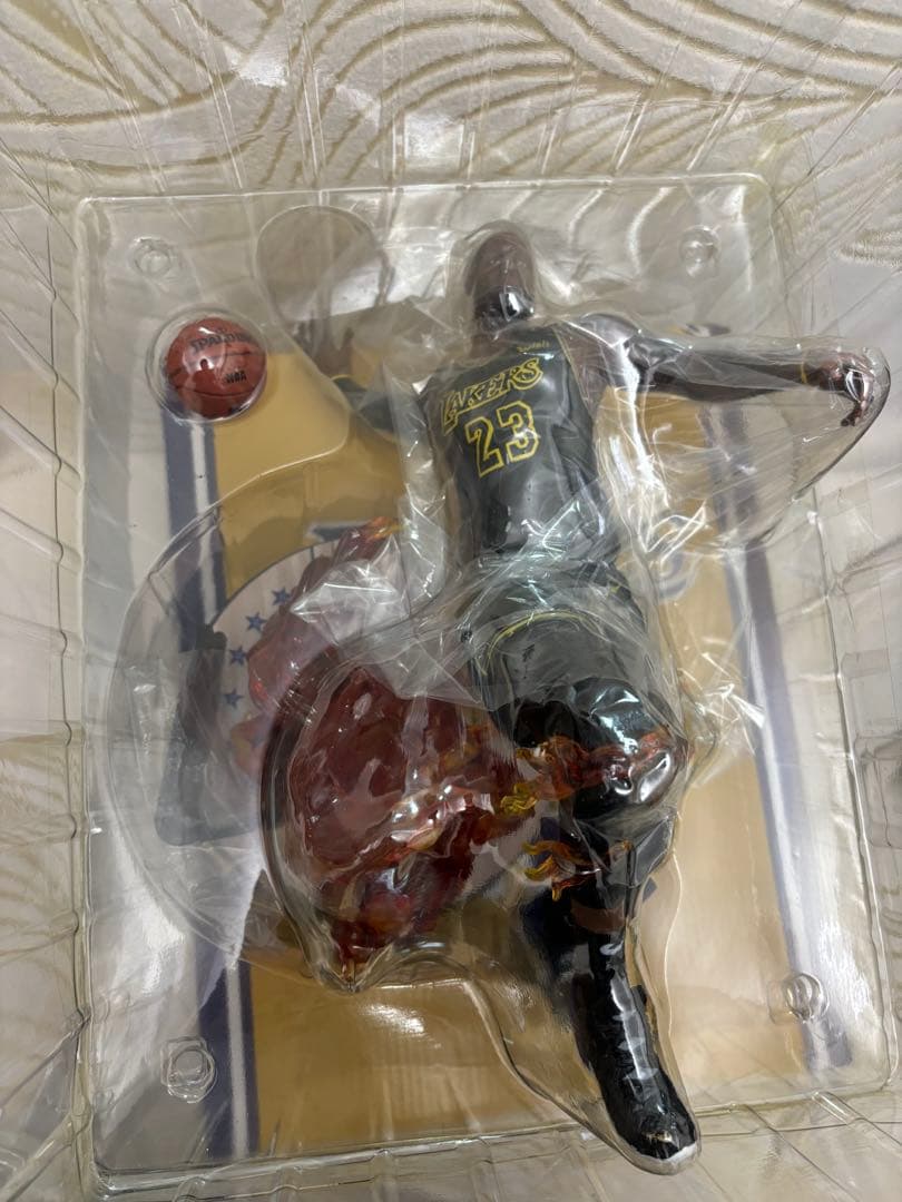 レブロン・ジェームズ　フィギュア　特大サイズ　NBA 40cm