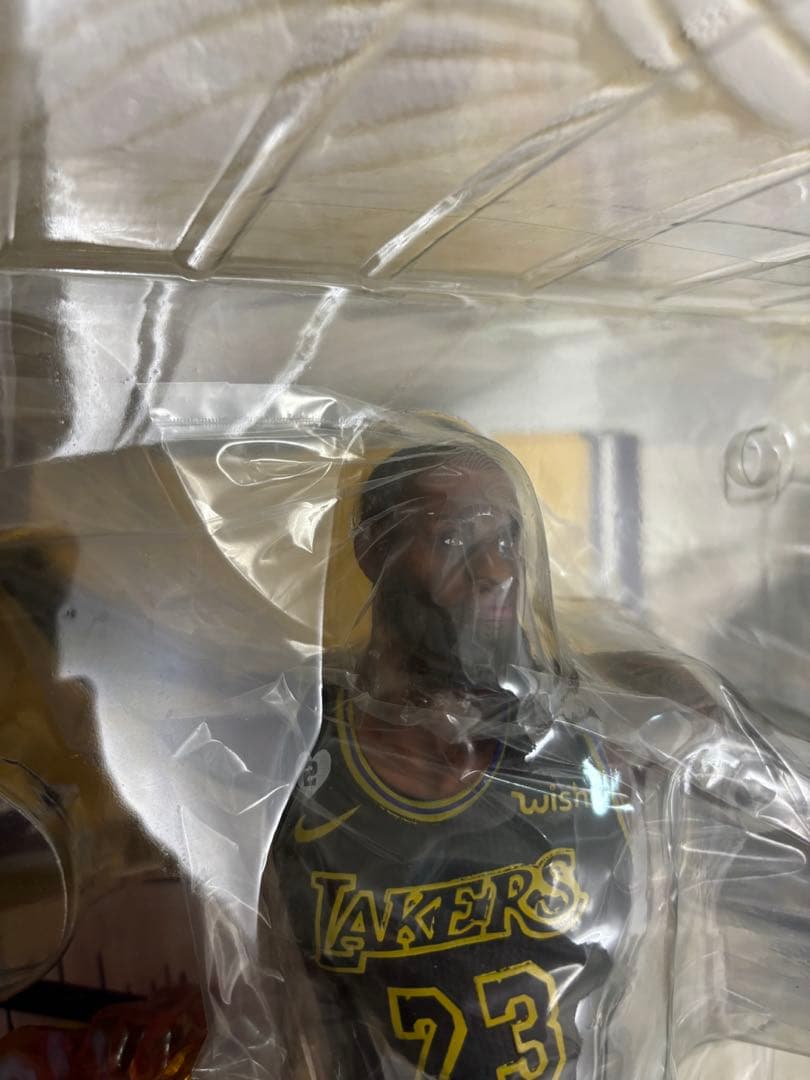 レブロン・ジェームズ　フィギュア　特大サイズ　NBA 40cm