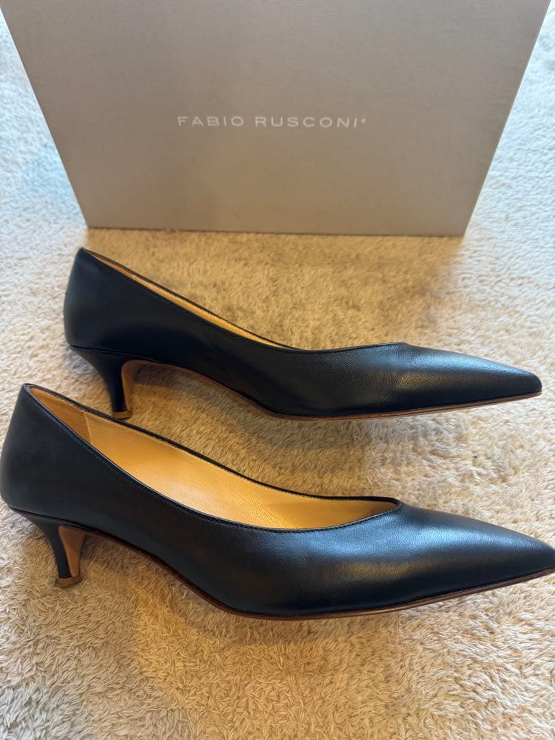 FABIO RUSCONI ブラックレザーパンプス