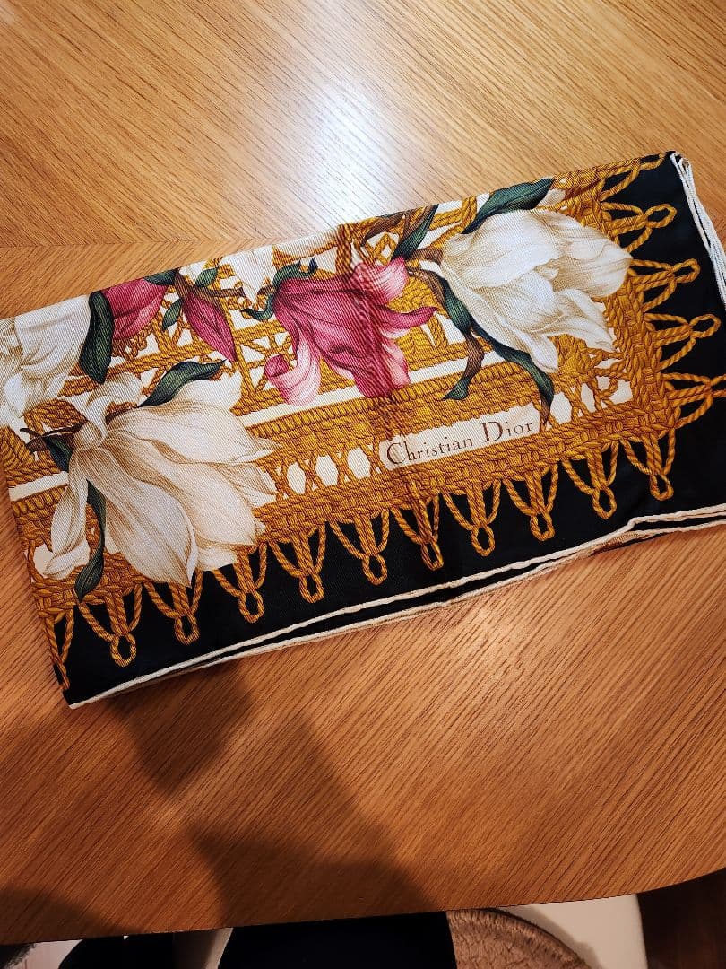 Christian Dior フラワー柄スカーフ