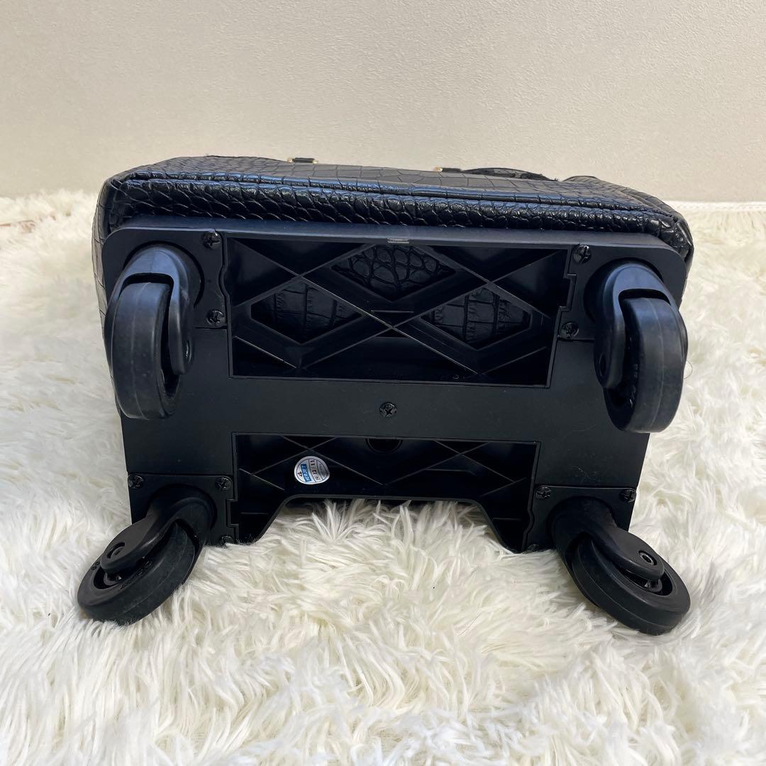 極美品　近沢レース　コラボ　スワニー　2way キャリーバッグ　クロコ型押し　黒