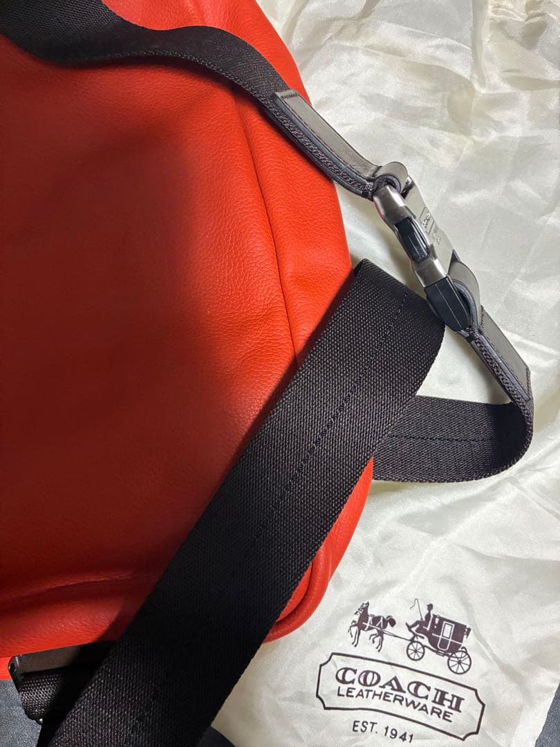 COACH コーチトンプソン ボディバッグ（オレンジ）
