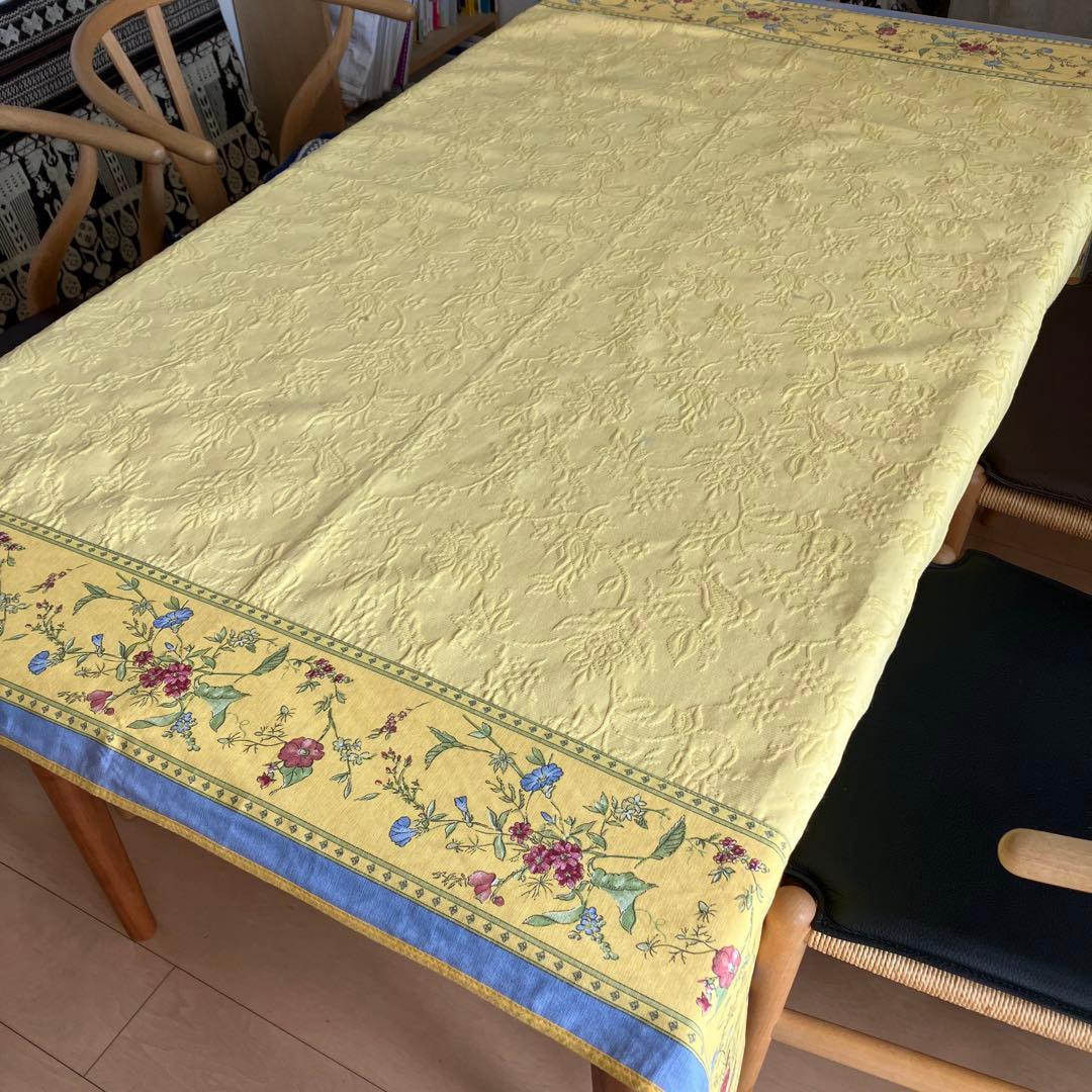 お値下げしました！プロヴァンスのテーブルクロス　元気の出る黄色