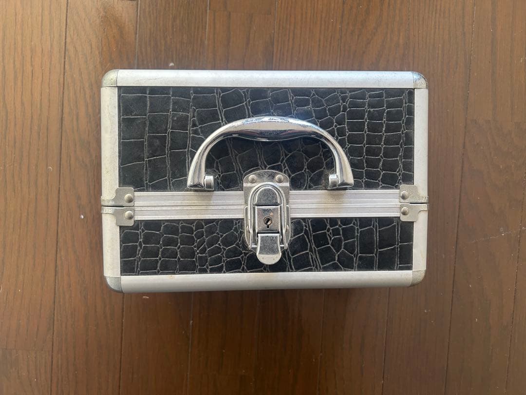 クロコダイルパターンケース　手提げ収納ケース　鍵付き3段式