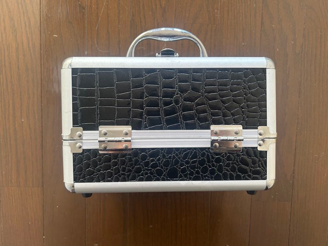 クロコダイルパターンケース　手提げ収納ケース　鍵付き3段式