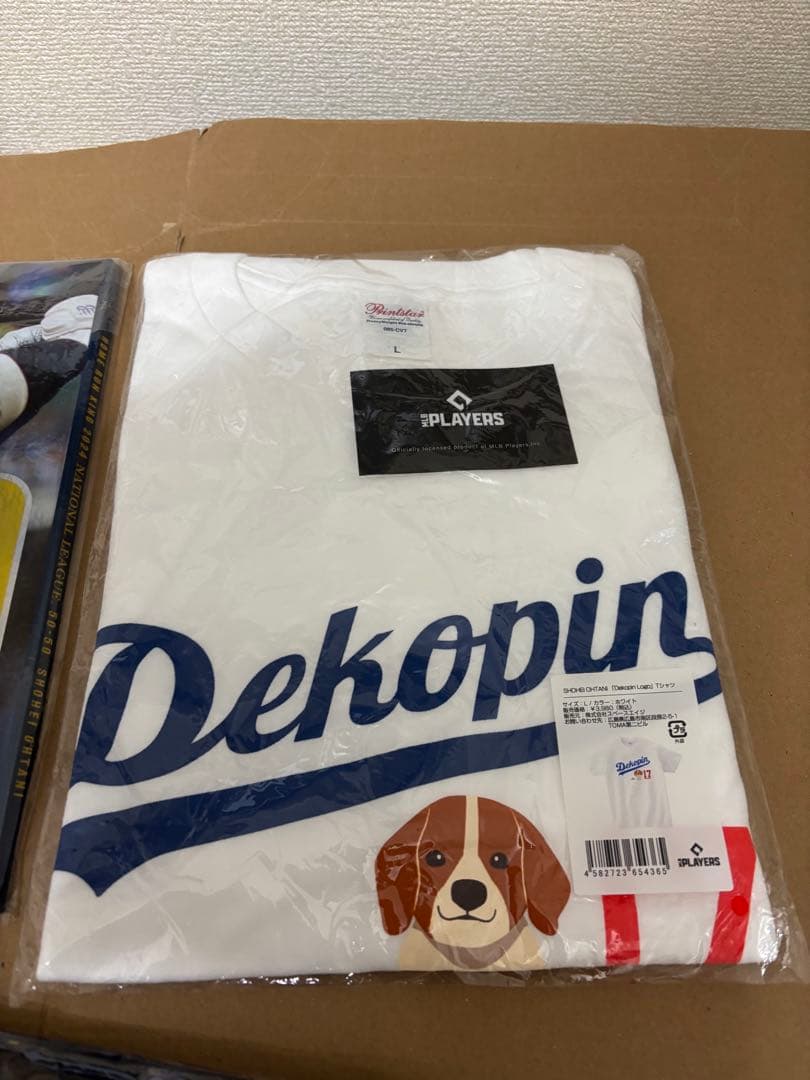 大谷翔平 記念グッズとデコピンTシャツ