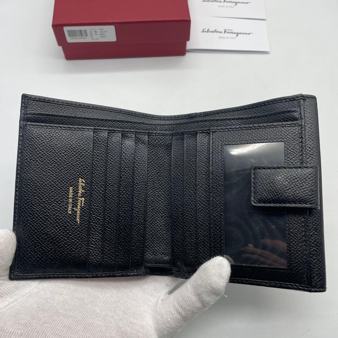 ☆新品同様☆フェラガモ☆二つ折り財布☆