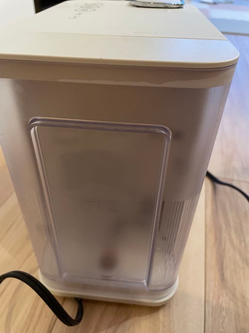 Nespresso コーヒーメーカー ホワイト　カプセル式　ラティシマワン