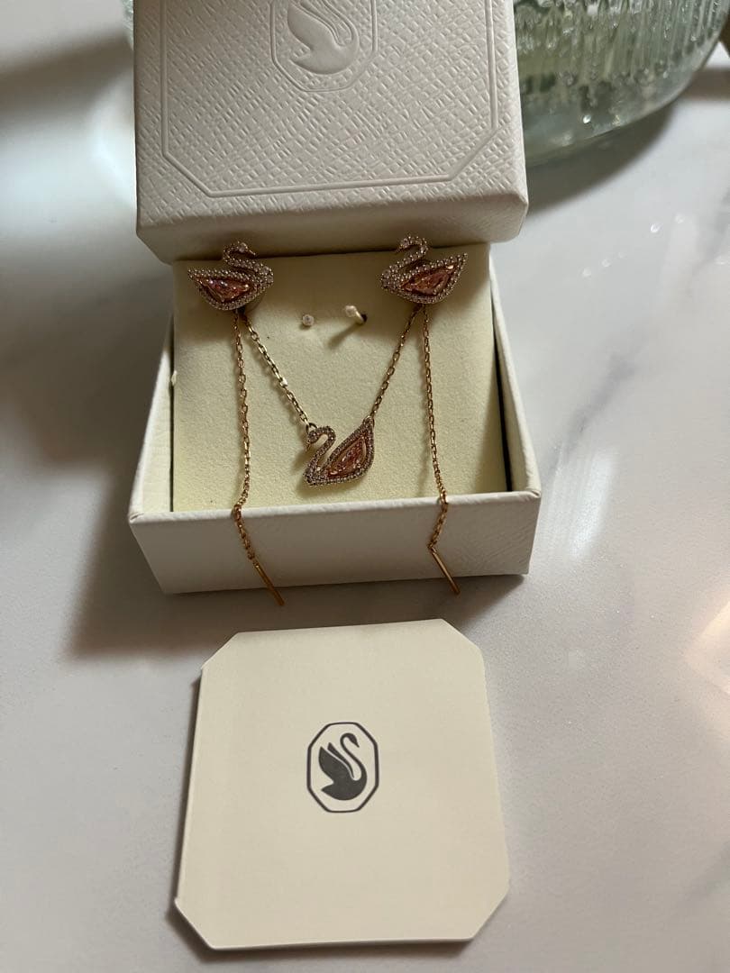 Swarovski SWAN ゴールドロングピアスネックレス2セット