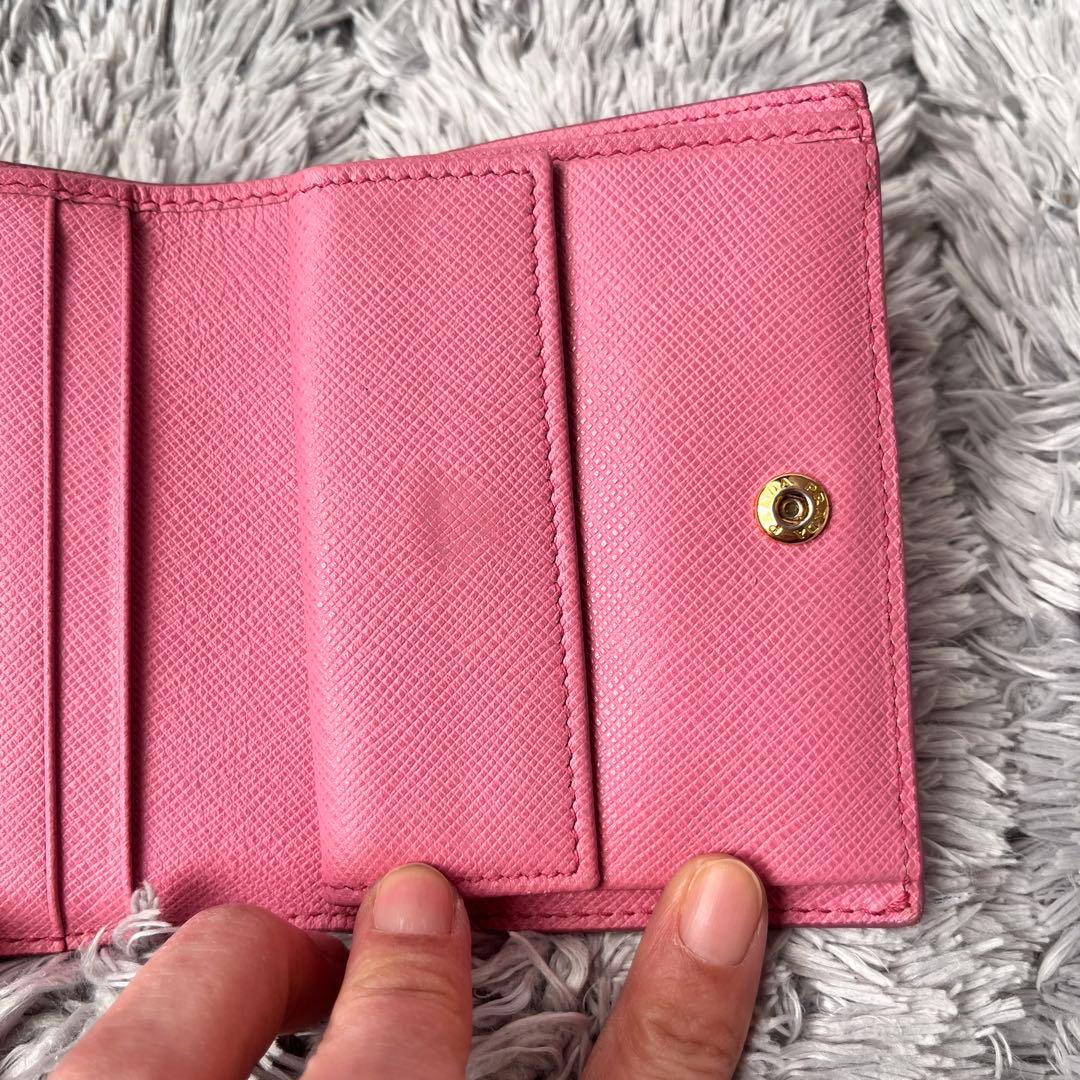 PRADA✨シャイン　折り財布　サフィアーノ　大きめロゴ　ピンク　レディース