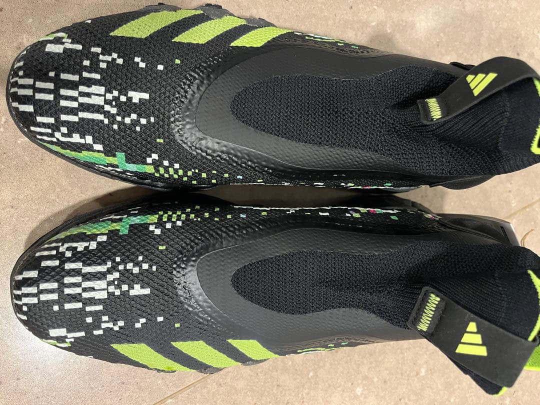 adidas コードカオス レースレス グリッチ