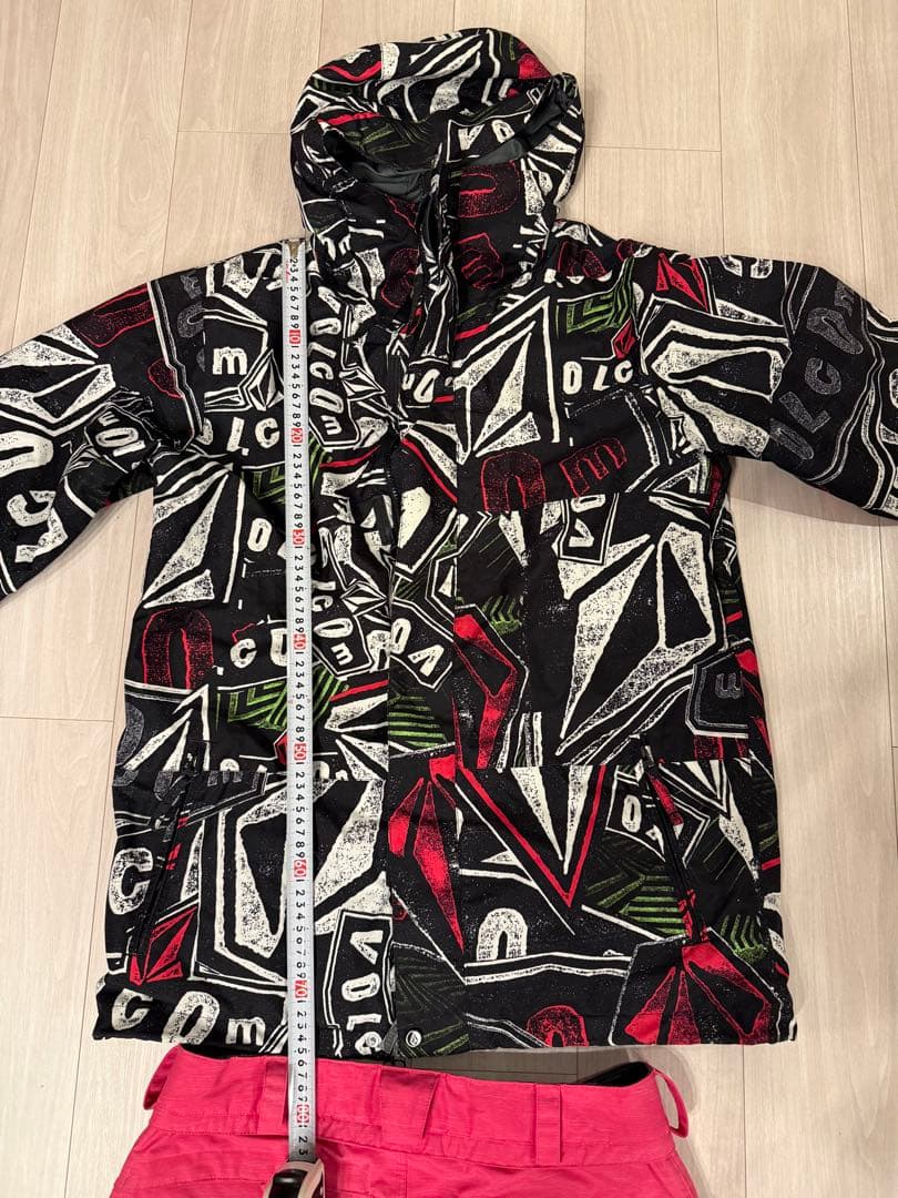 &*i様 VOLCOM スノーボードウェア メンズ上下セットM〜L相当