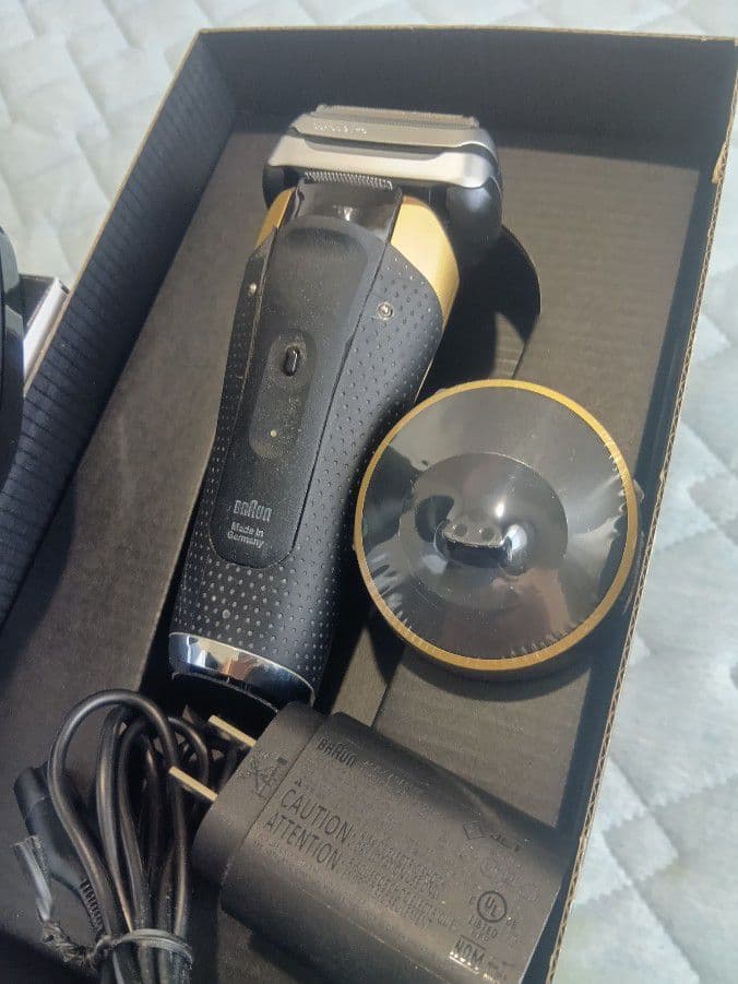 増田様ブラウン最高峰S9Pro 9455cc-v元箱入り スタンド付き 新品❣️