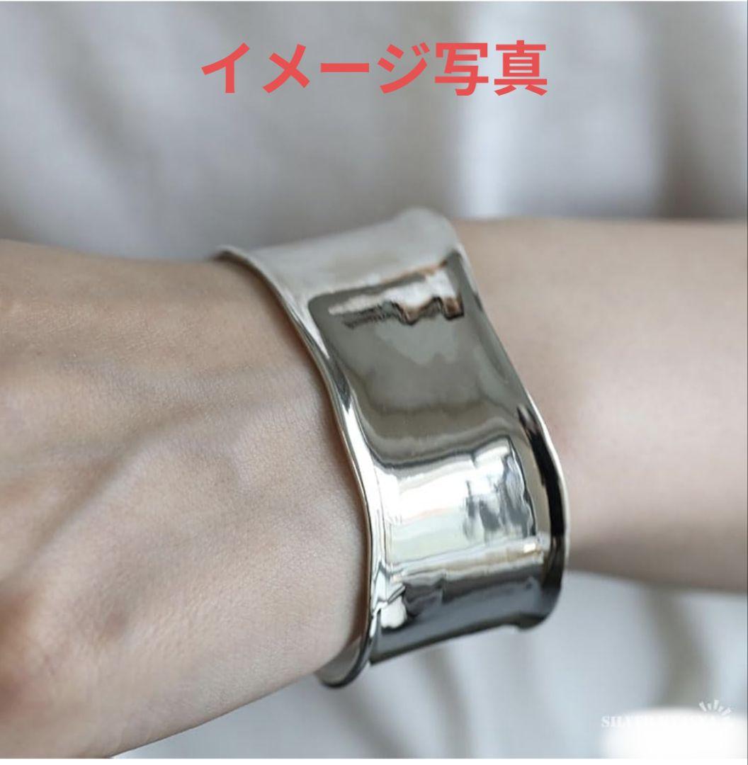 素晴らしい存在感、お洒落度高いシルバーバングル★ハンドメイド