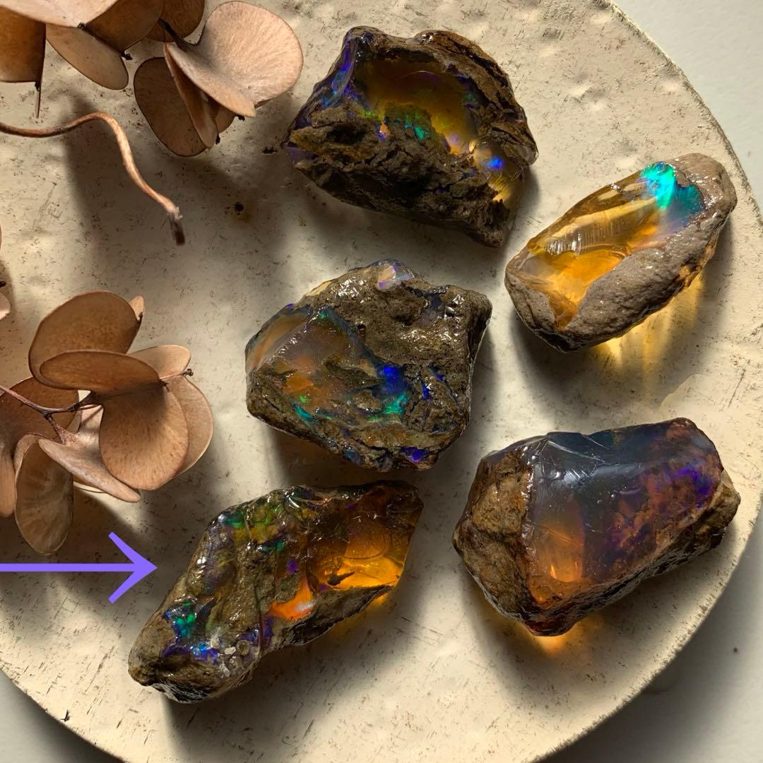 青い斑の浮かぶ魅力的なオレンジオパール74.5ct/ファイアオパール/鉱物標本