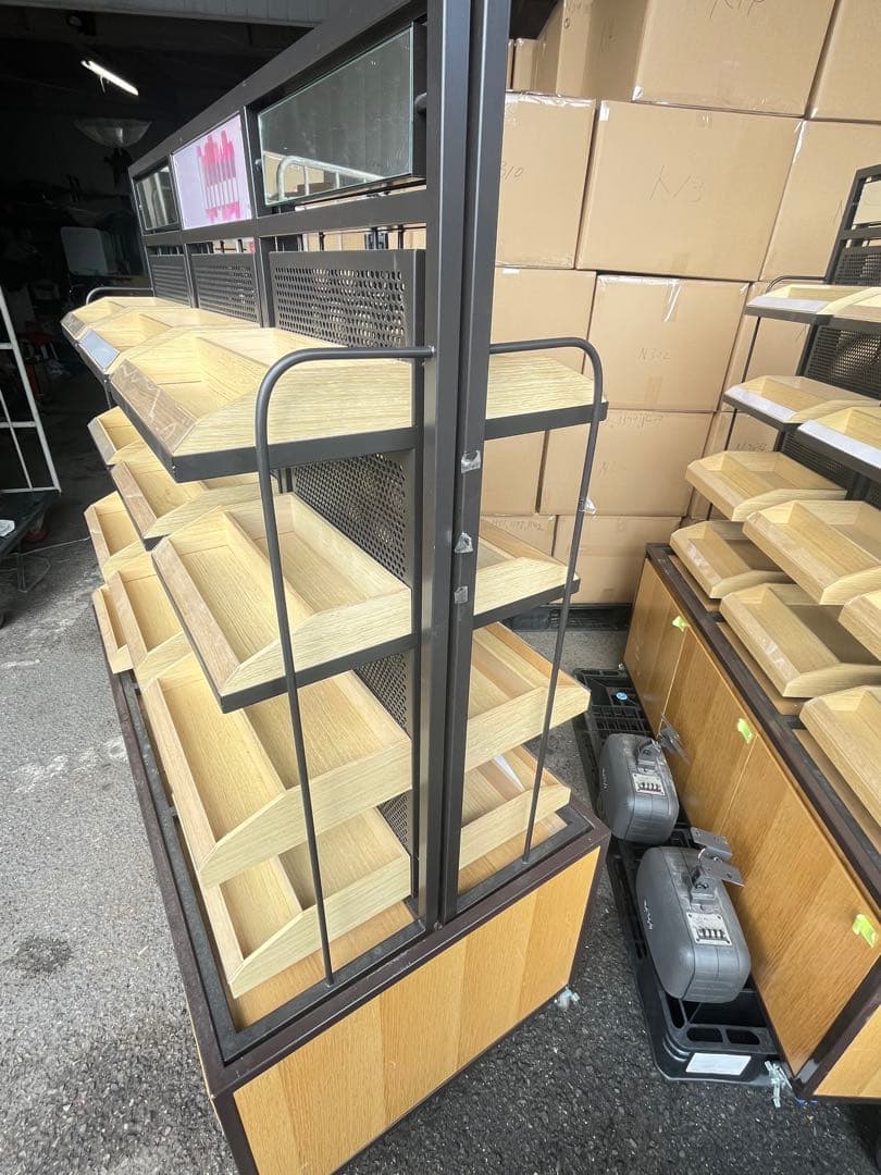 木製棚　小売店　小規模事業向け　化粧品陳列棚
