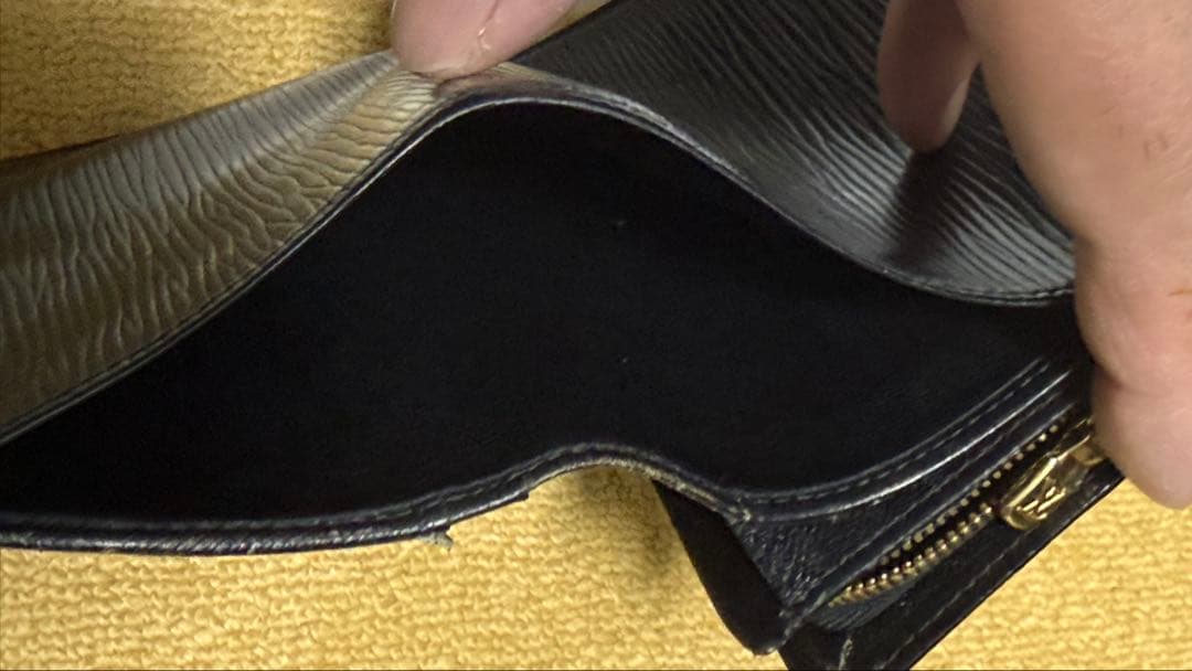 LOUIS VUITTON 折財布　エピ L字ファスナー