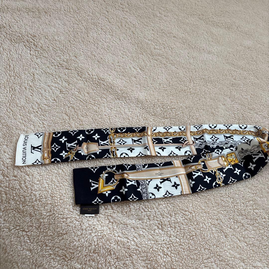 LOUIS VUITTON ロゴ柄 シルクスカーフ