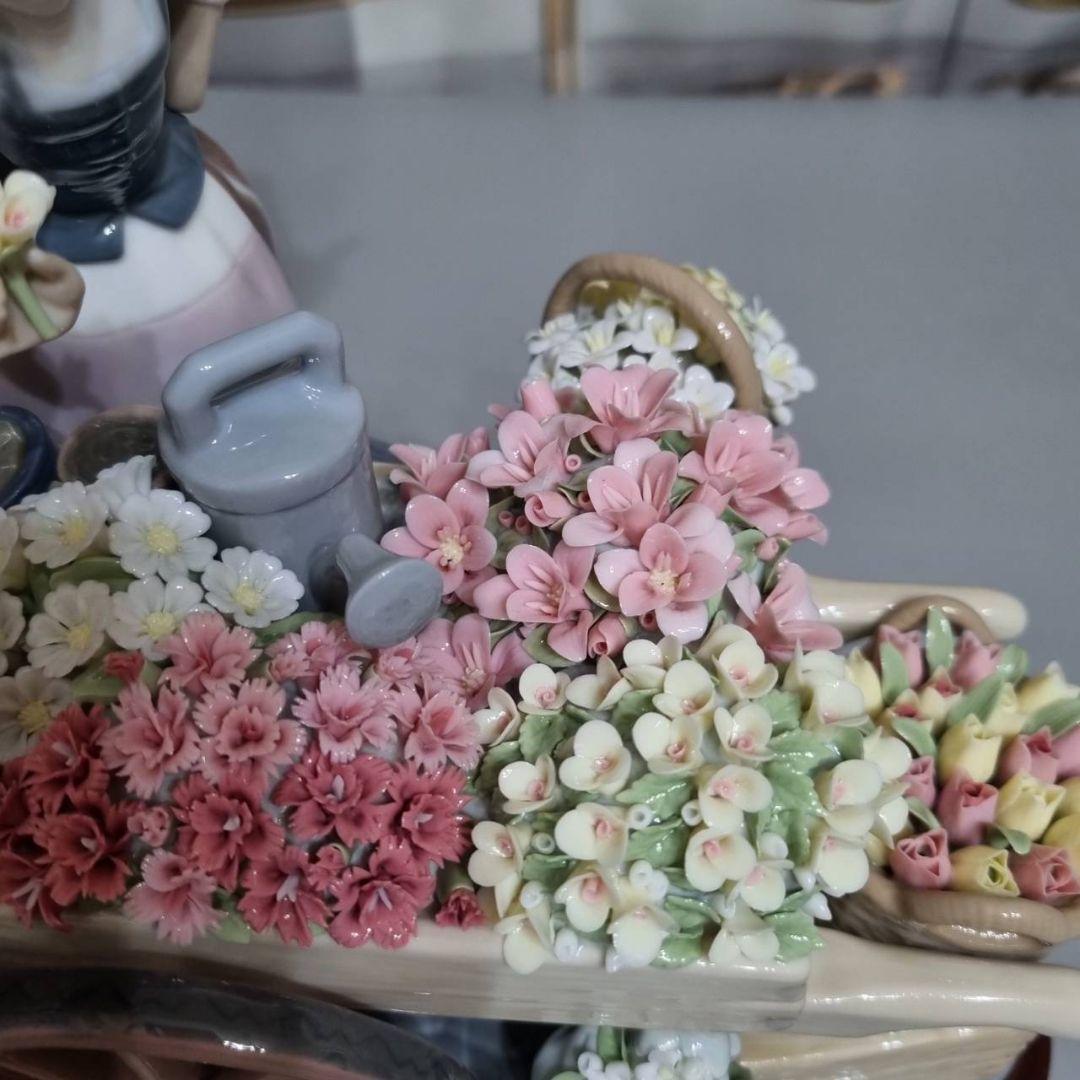 リヤドロ（Lladro リアドロ 陶器人形 置物） 花と少女 公園通りの花屋さん