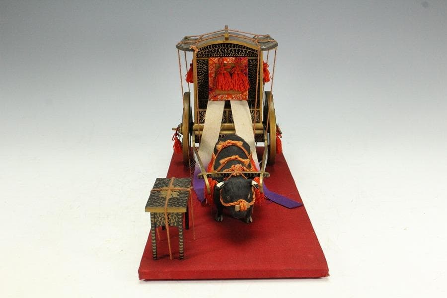 古い 唐草蒔絵 牛車 雛道具 置物(K-XA958)