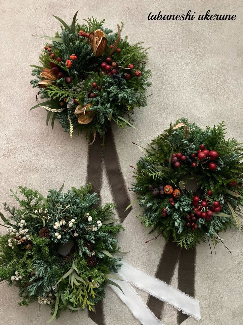 真冬の贈り物 アイアンベルが鳴る 針葉樹と実物たちの クリスマス リース