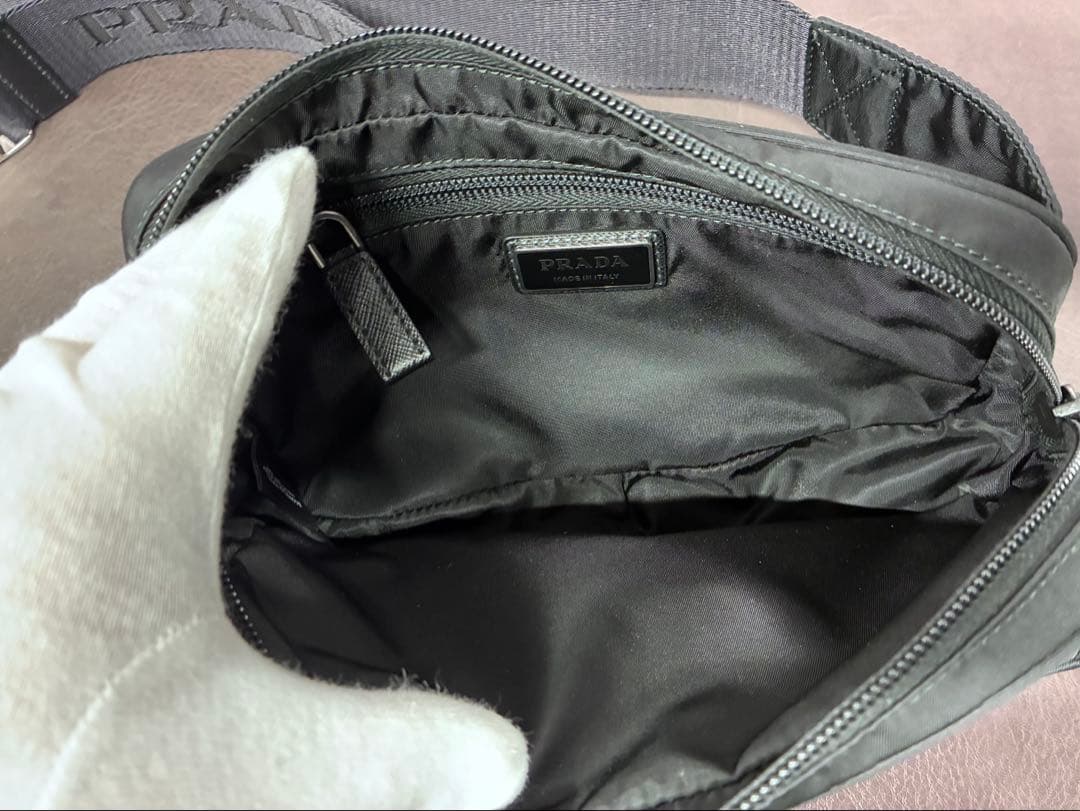 【未使用】PRADA プラダ　2VL977 ブラック　ボディバック