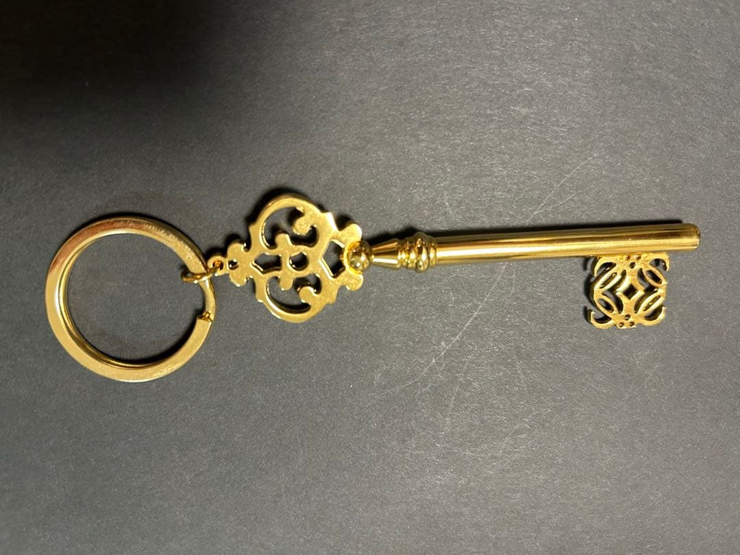 LOEWE ロエベ 鍵型キーリング チャーム