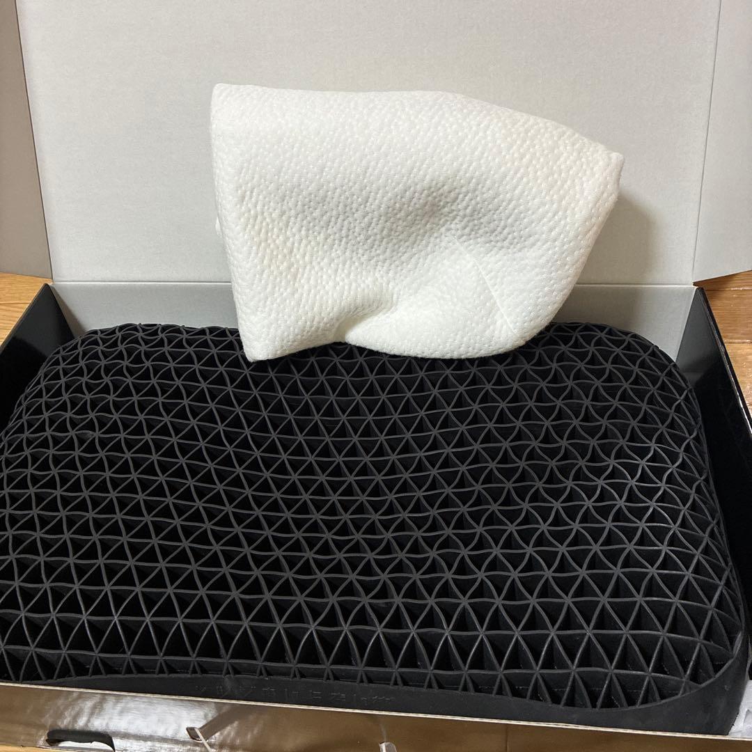 【1日使用、白カバー洗濯済み】ヒツジのいらない枕 標準サイズ ブラック