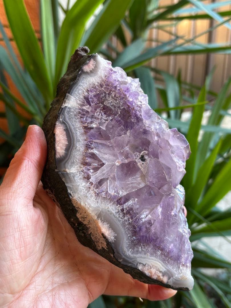 ウルグアイ産　極太ラベンダーアメジストスライス　872g 台座付き　ワイルド