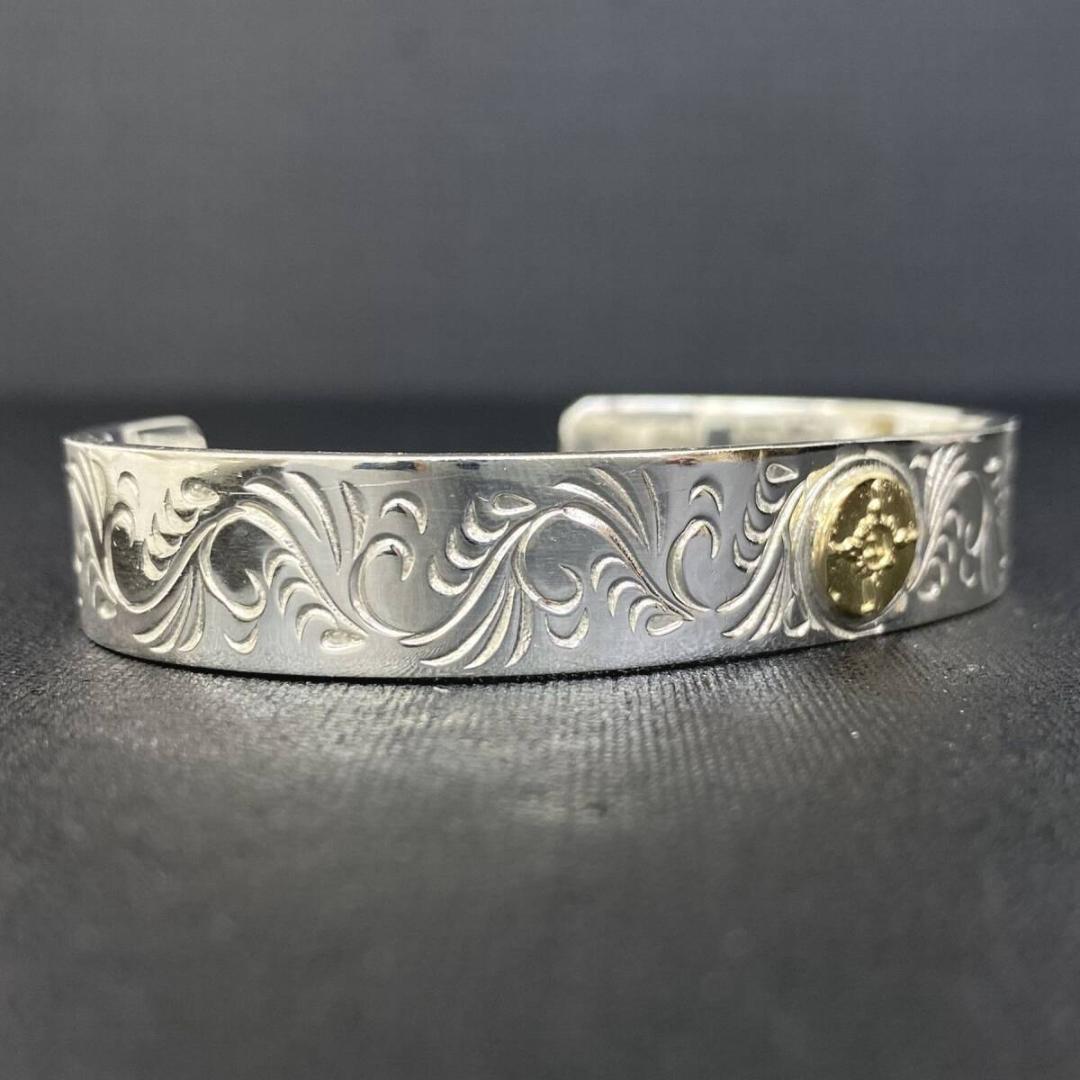 美品 FIRST ARROW'S K18 サン メタル シルバー 唐草 バングル