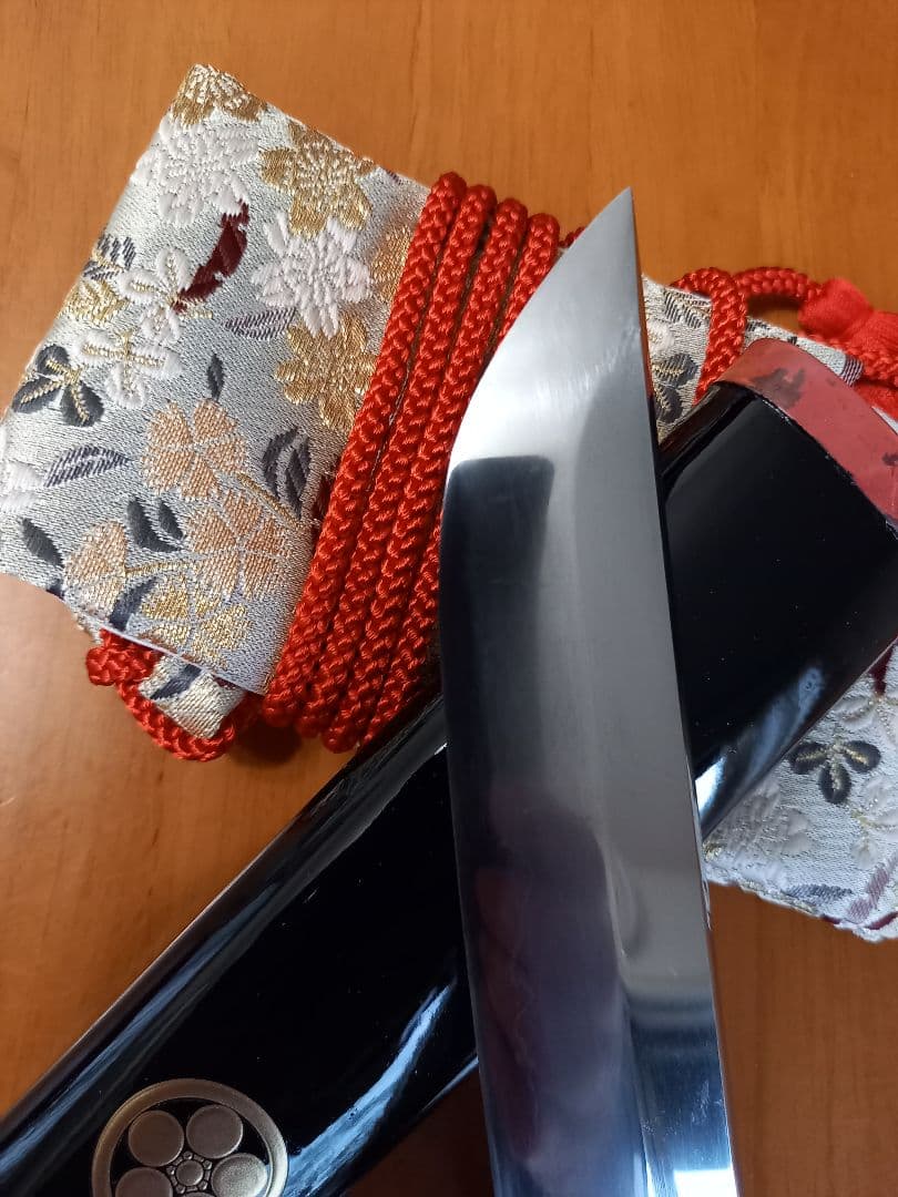 日本刀残欠のクラフト短刀、合法サイズです。刃身の在銘は吉家作です。刃面は綺麗です