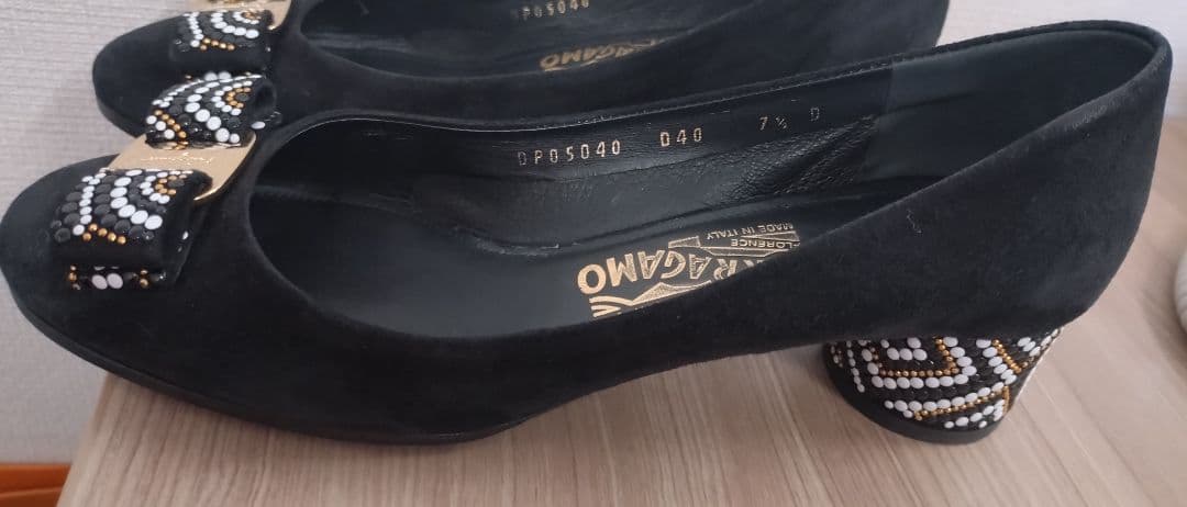■希少■ Ferragamo パンプス スエード ヴァラリボン 黒　7½D