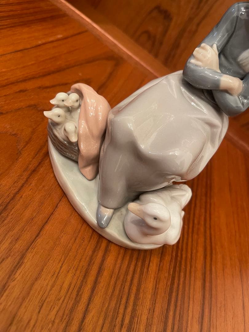 LLADRO リヤドロ　アヒルと少女