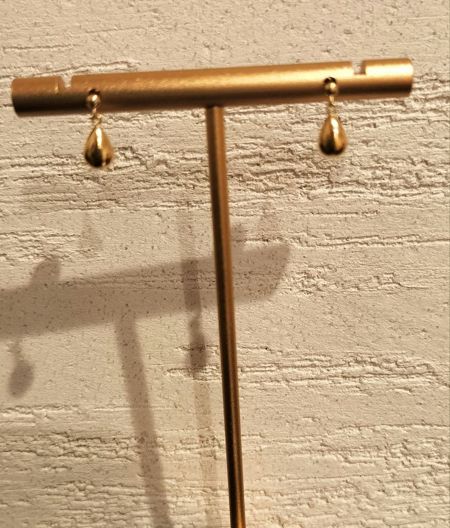 QOOcann　k18 18金　ドロップ型　しずく型　ピアス