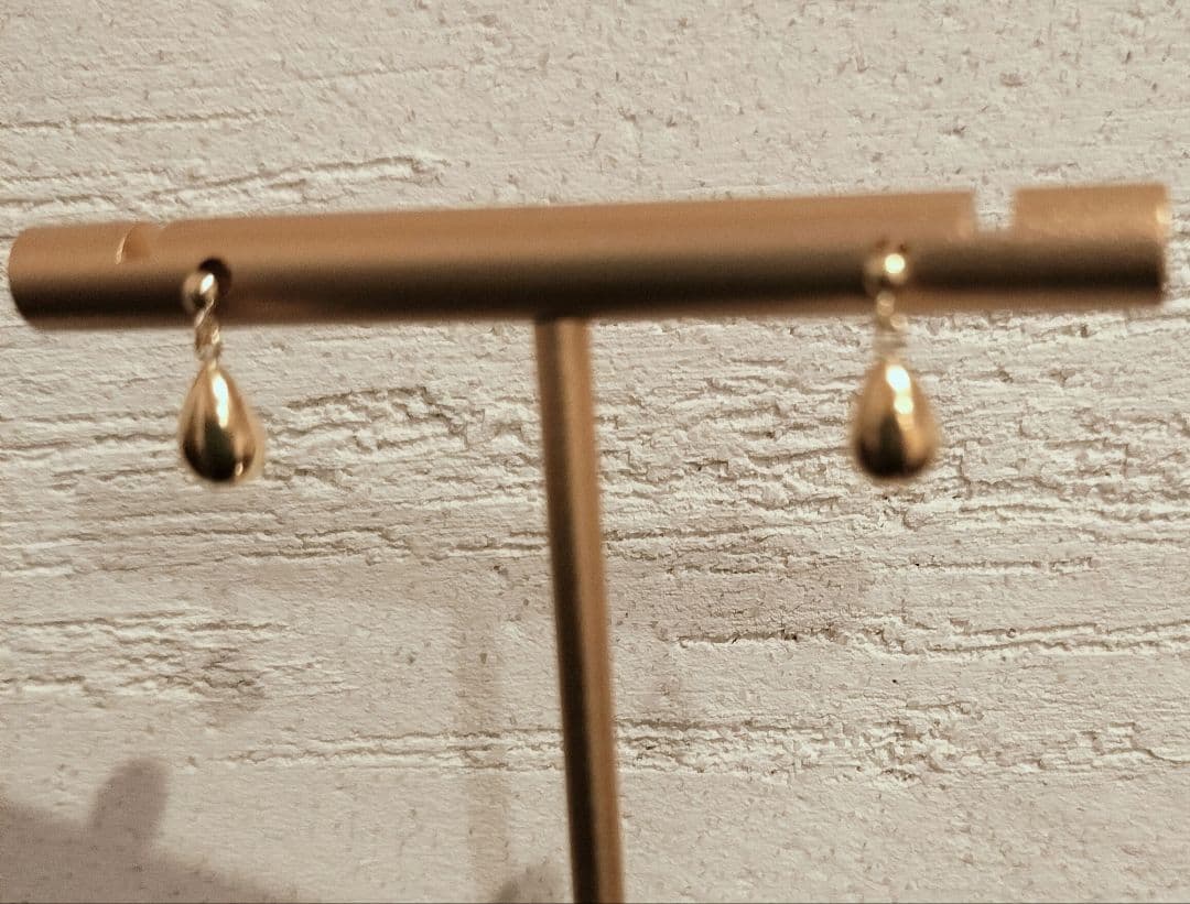 QOOcann　k18 18金　ドロップ型　しずく型　ピアス