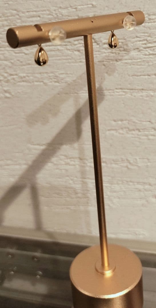 QOOcann　k18 18金　ドロップ型　しずく型　ピアス