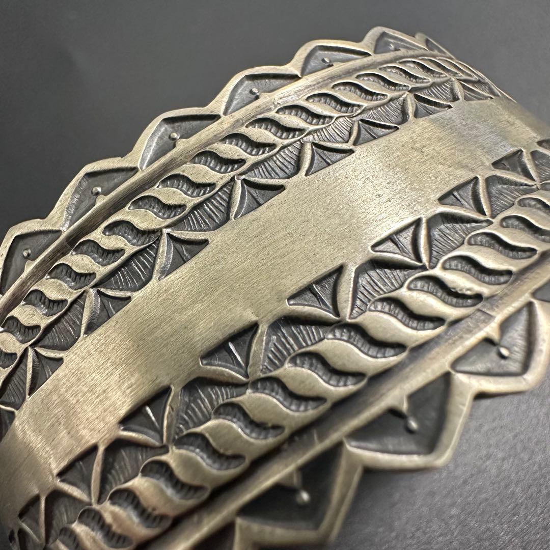 Navajo Gary Reeves スタンプワーク バングル