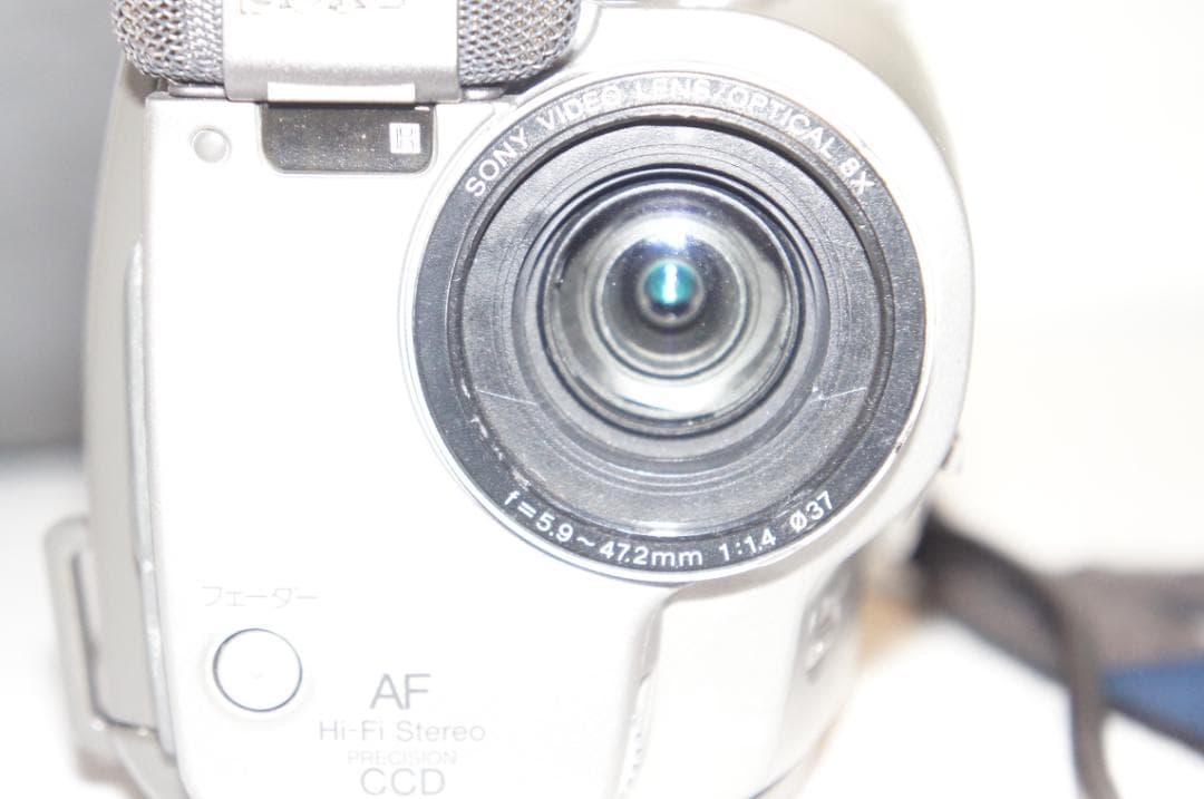 【動作品】SONY CCD TR2 Hi8ビデオカメラ 8mm 603