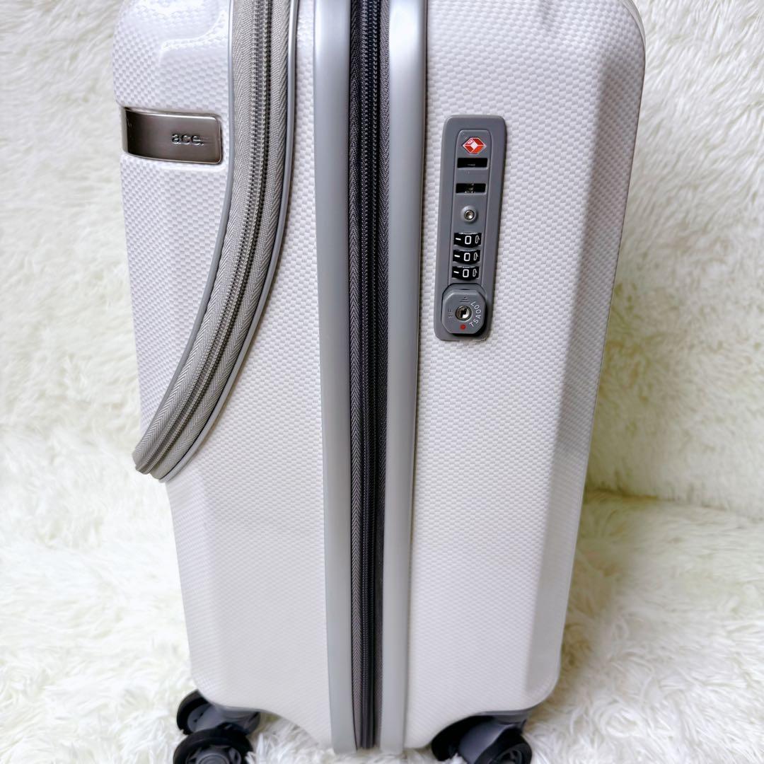 ace. スーツケース パリセイド　35L ホワイトカーボン　TSAロック