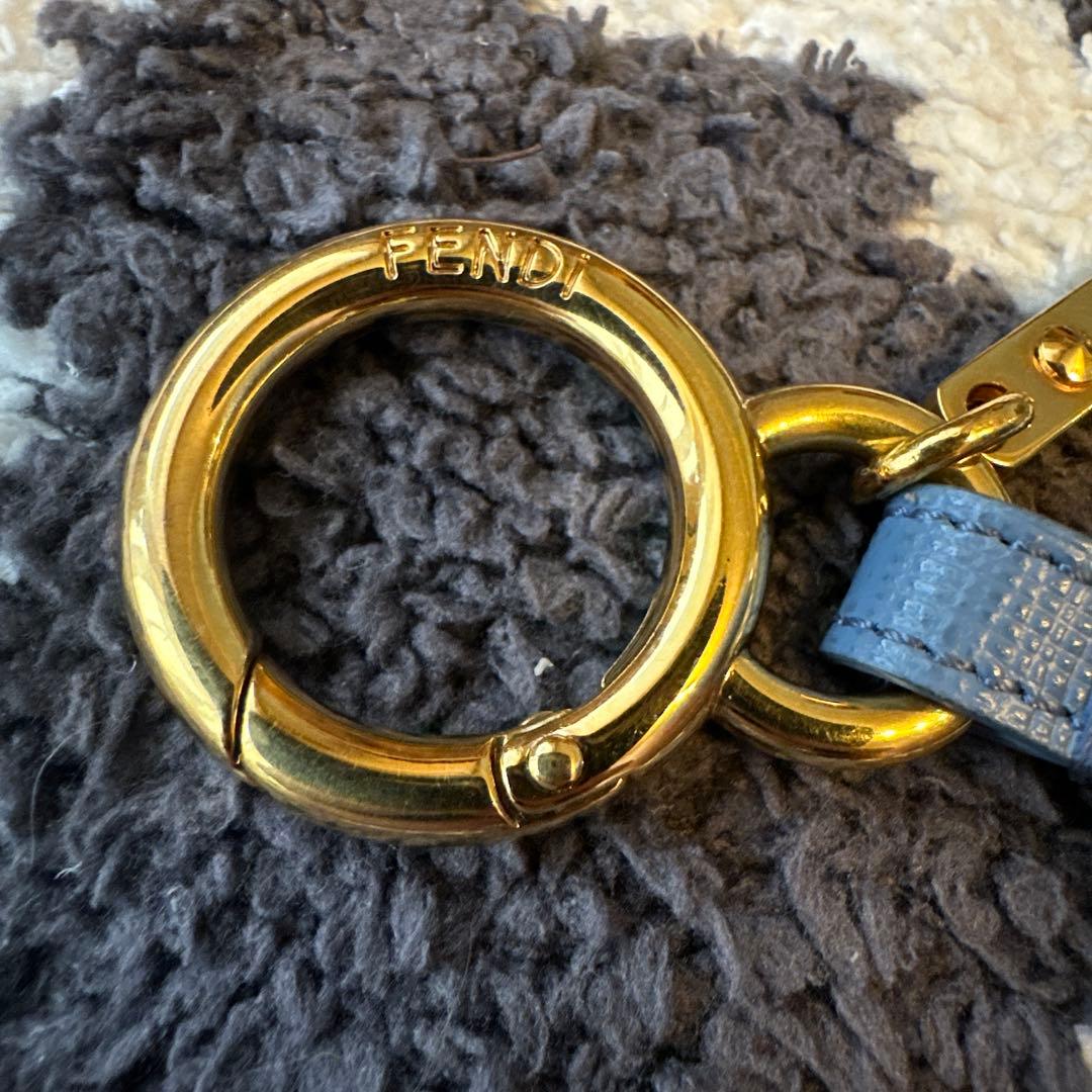 FENDI ストラップ　キーホルダー　モコモコ　ポンポンチャーム　ファー