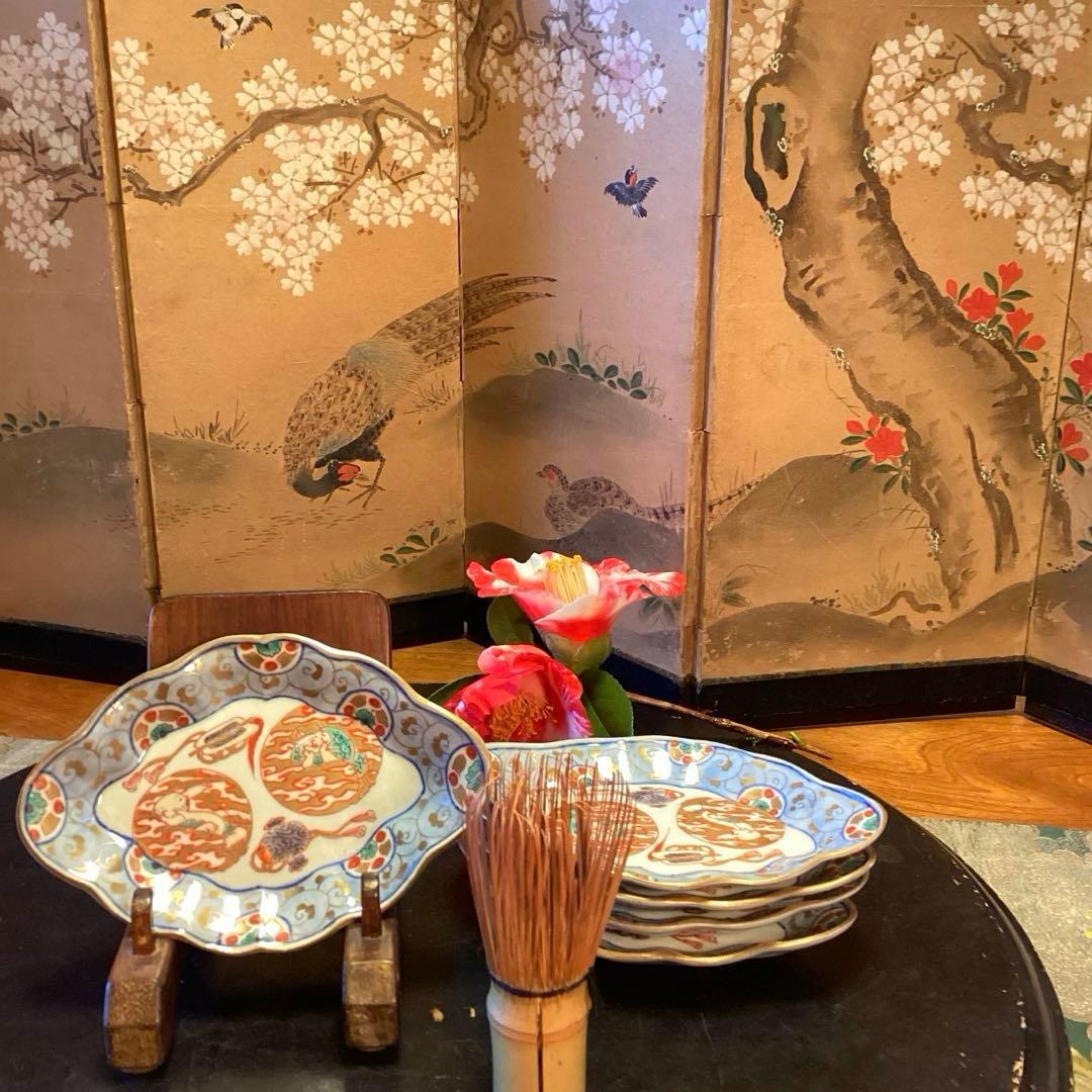 A920 古伊万里　金襴手　人物宝尽紋様　丸紋に唐草　菱形輪花皿　５枚