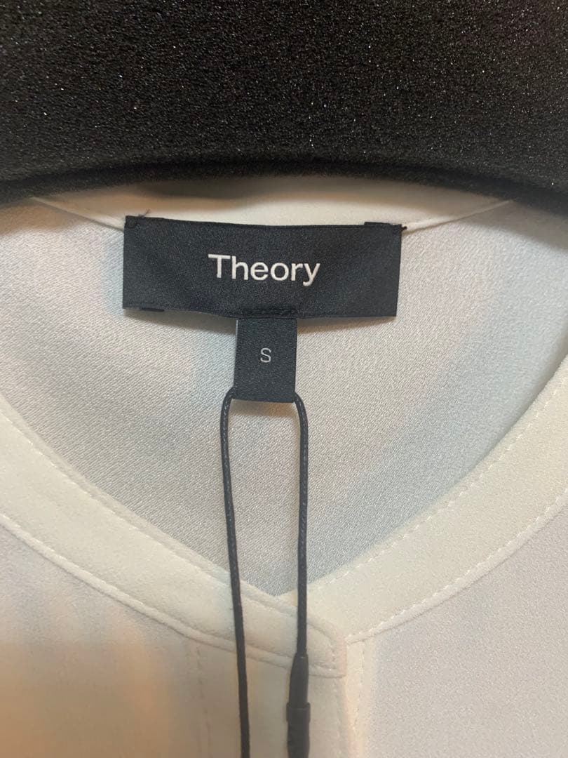 新品未使用タグ付きTheory POWDER CREPE ブラウスその他2点