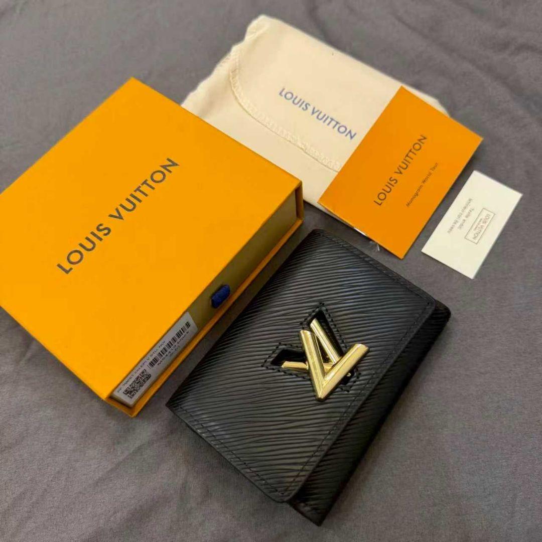 【極美品】三つ折り財布 ブラック