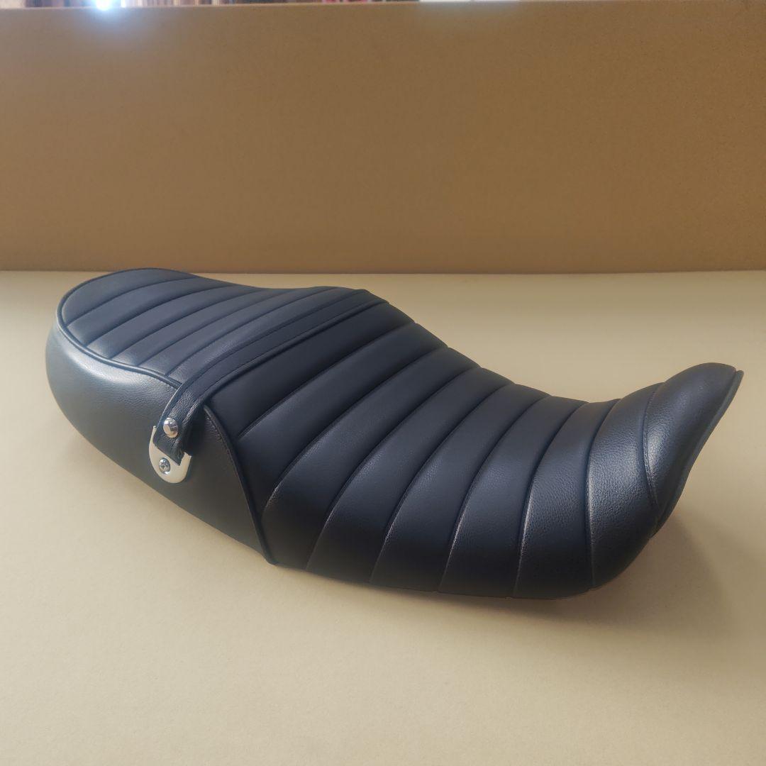 ARCHI　Z900RS用タックロールシート 黒　スタッツ付き