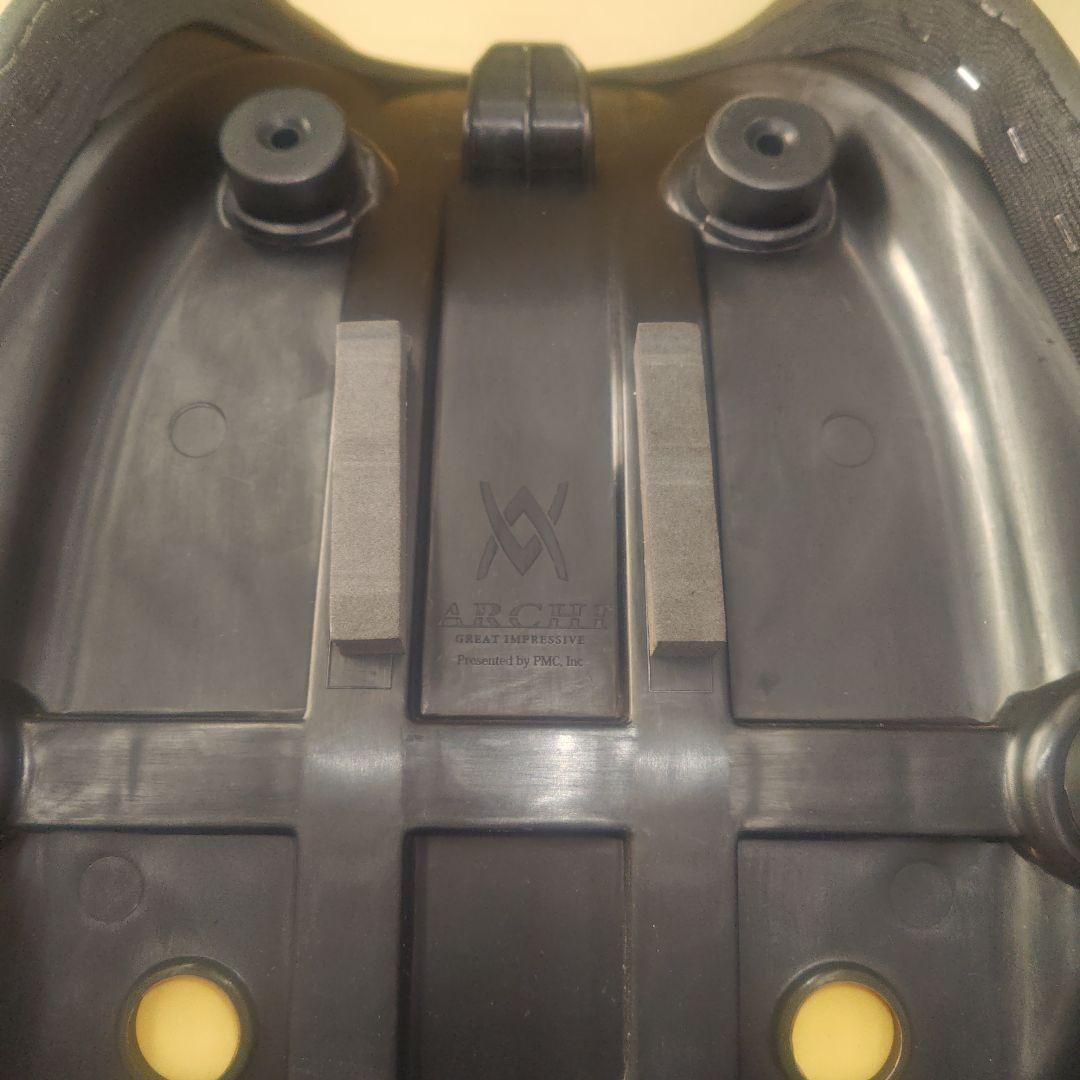 ARCHI　Z900RS用タックロールシート 黒　スタッツ付き